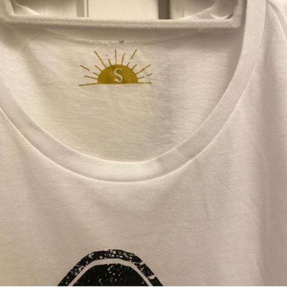 Sold Mamie Ruth I Pick The Guitarist White Graphic Tank Top S - Picture 4 of 4